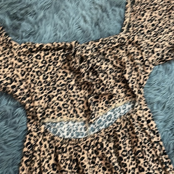 It’s a jumpsuit,and the size is XXS - Picture 4 of 4